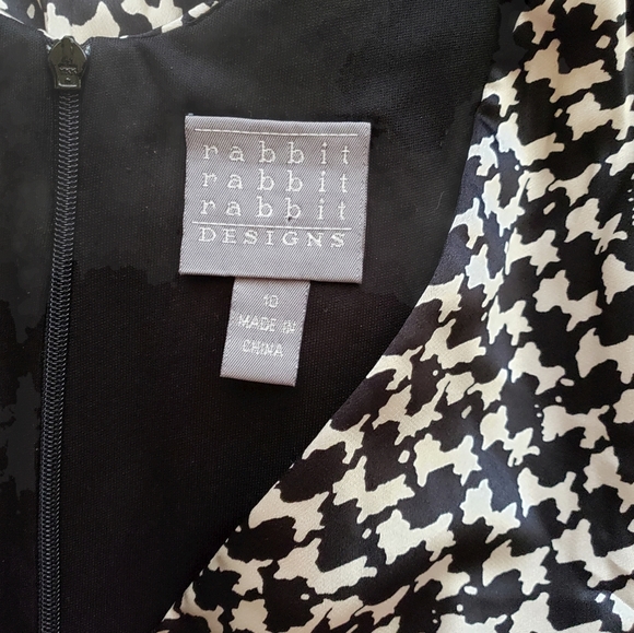 Silky Checkered Dress With Lots Of Gathering To Make A Pleated Skirt (10) - Picture 4 of 4